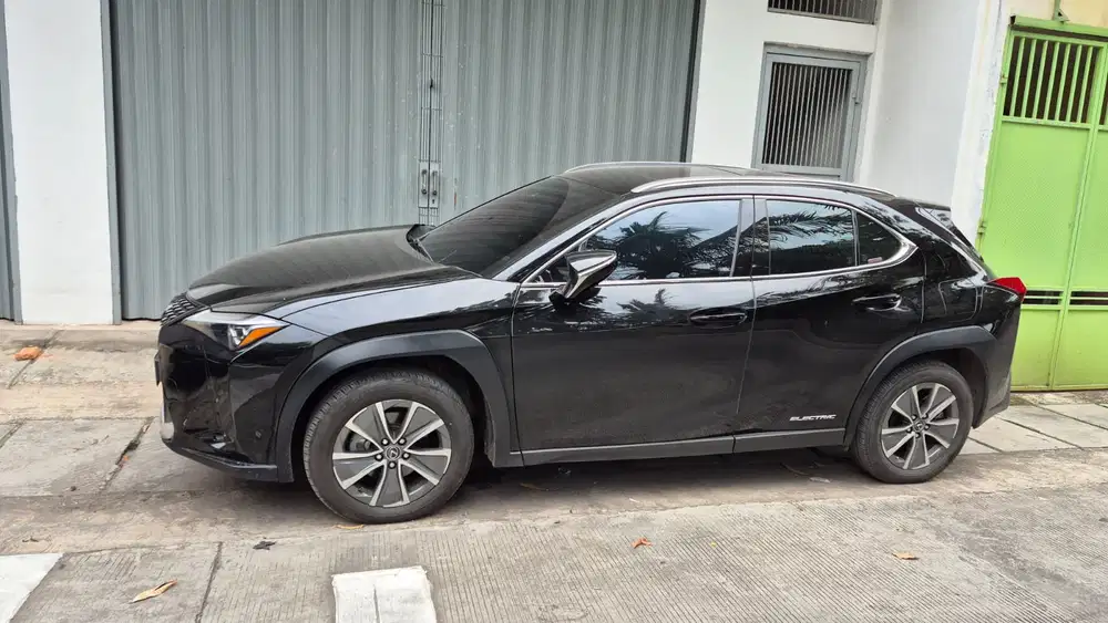 Lexus UX300e 2022 Listrik