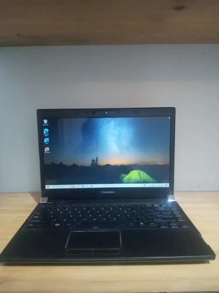 Toshiba Portege R835 slim Core i3 - 2310M DDR 8GB SSD128GB 13.3 3 Jam