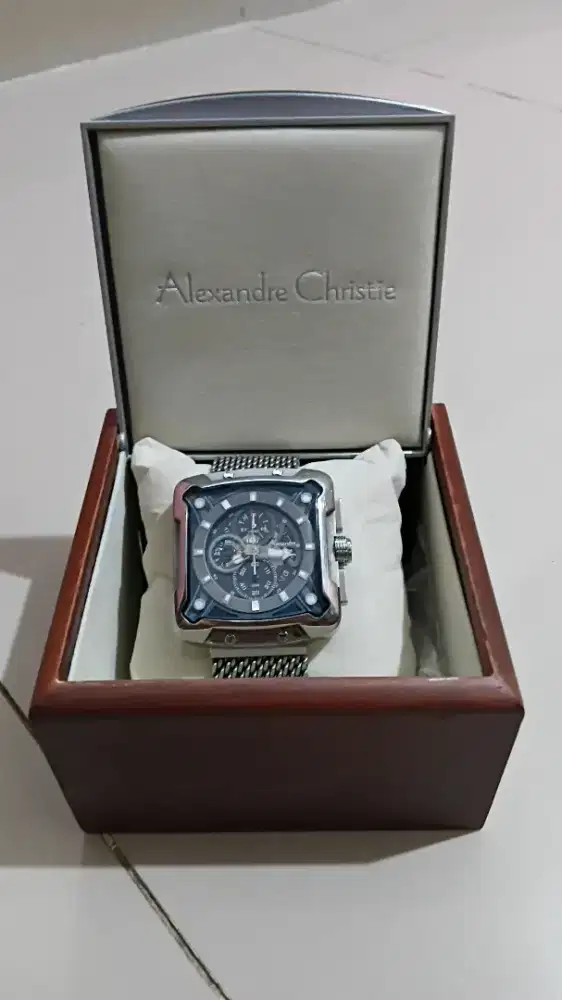 Dijual 2 buah Jam tangan pria Expedition dan Alexander Christie