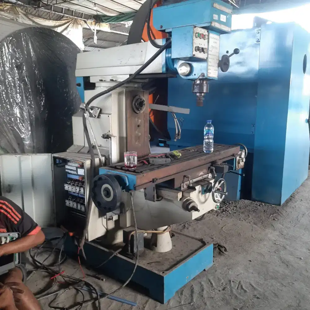 Mesin bubut Milling vertikal horizontal
