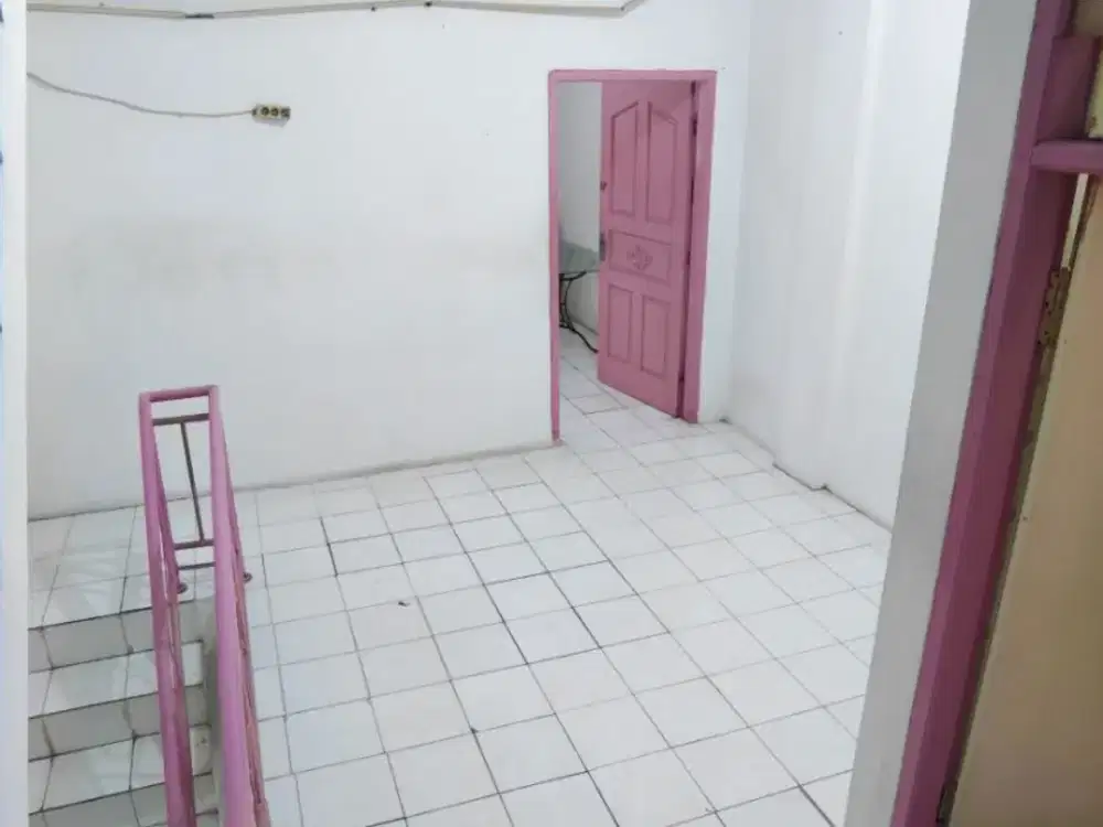 Dijual Sebuah Rumah di Jelambar Luas 52 m2 Dengan 3 Lantai dan 3 Kamar Tidur Harga Termurah 1,2 m Saja