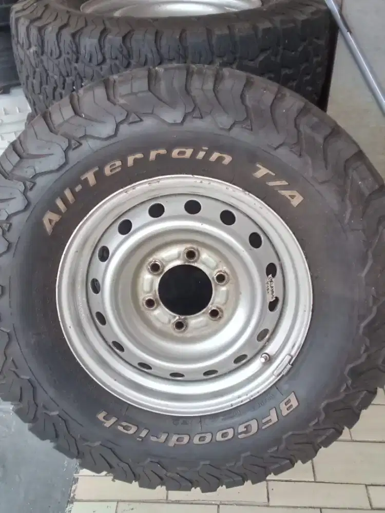 Ban BF goodrich + velg 16 bks pajero