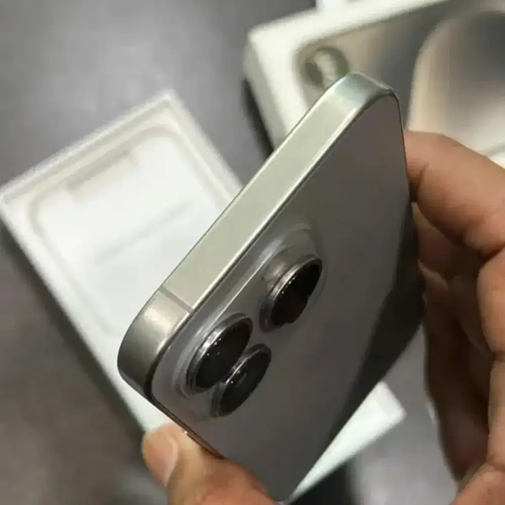 iPhone 15 Pro 128 GB

Warna Natural Titanium