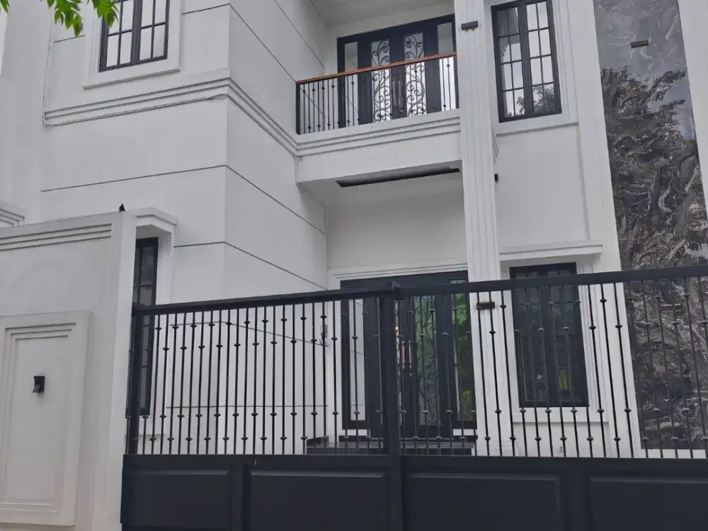 Rumah Mewah Modern Klasik Dekat Ringroad Utara dan Kampus UGM