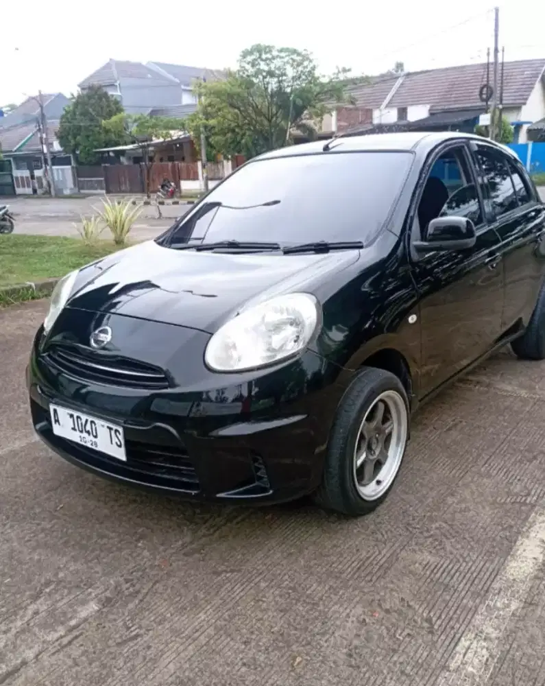 Nissan march 2011 M/T