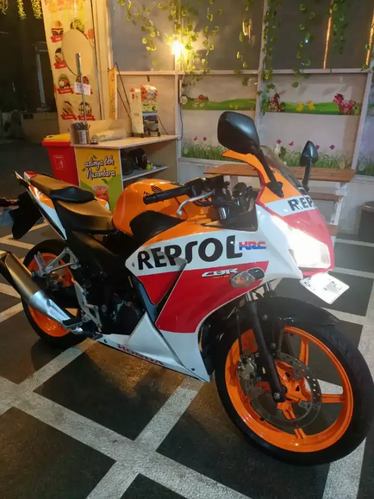 Honda CBR 150 2015 K45 Repsol Full Orisinil Mulus KM Rendah Istimewa
