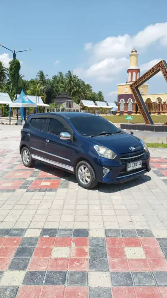 Dijual mobil pribadi merk Toyota Agya