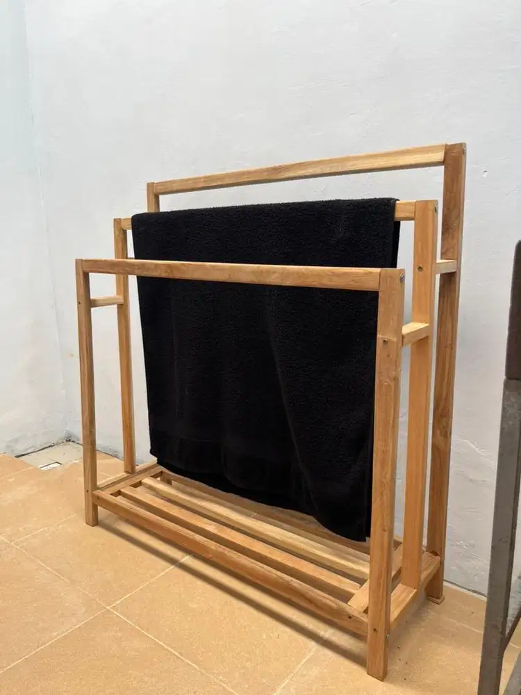 Gantungan handuk kayu jati model hotel