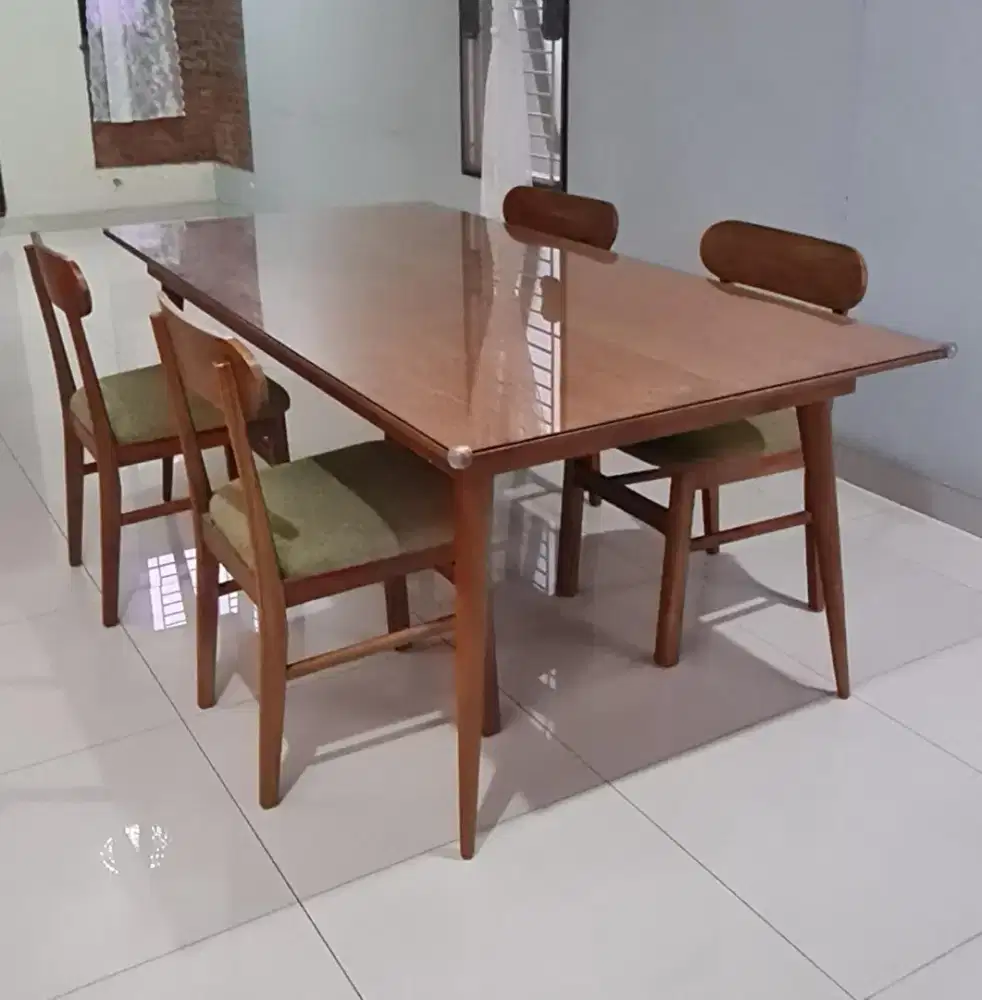 MEJA MAKAN JATI & 4 KURSI BEKAS BAGUS