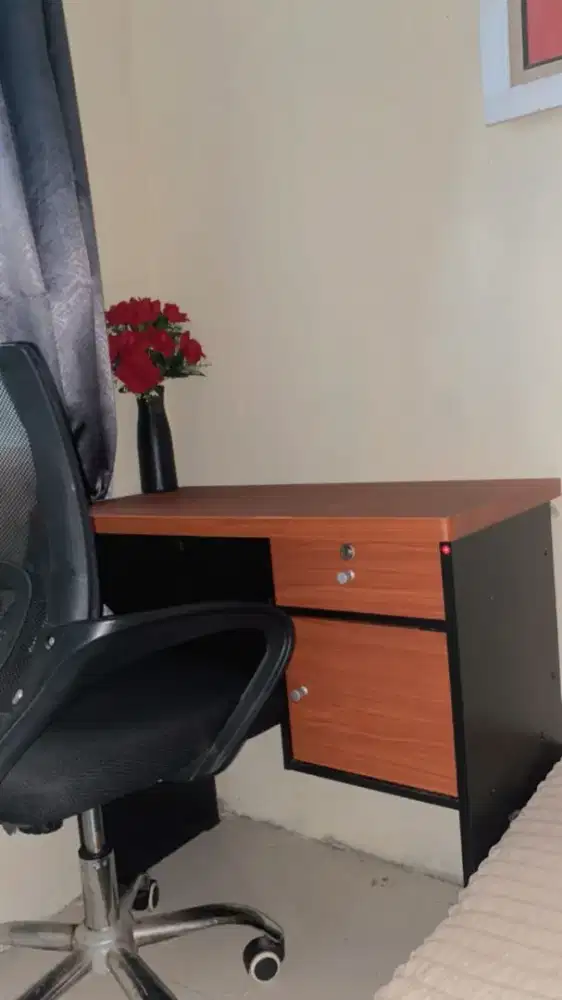 Dijual Meja belajar Kayu modern Satu set sama kursi