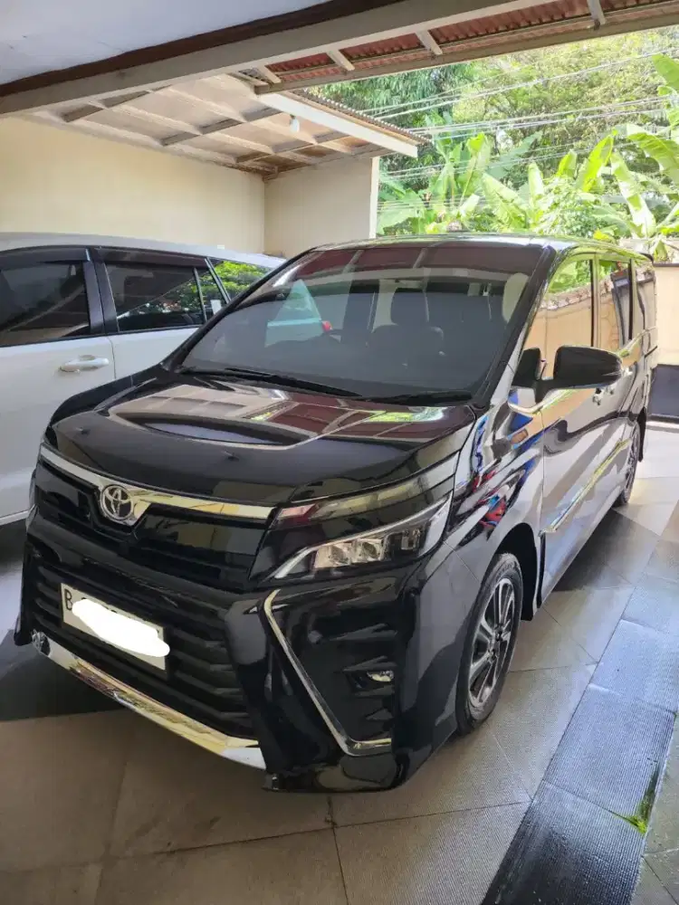 CASH LOW KM VOXY AT 2020 HITAM LIKE NEW