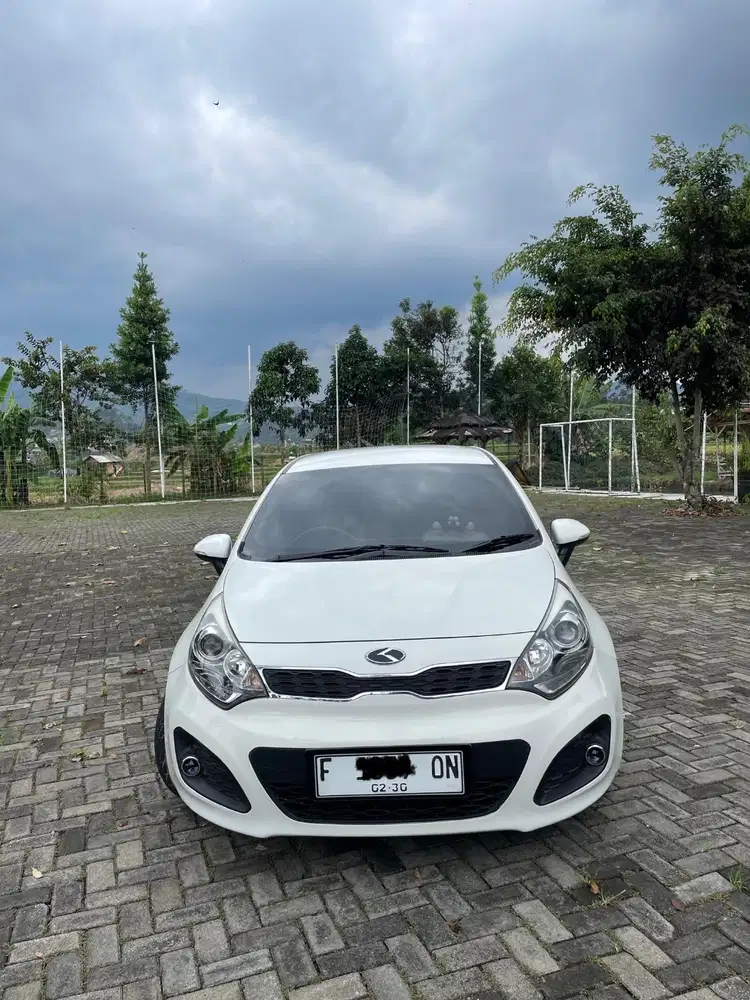 Jual cepat new kia rio 1.4 manual 2014 cakep