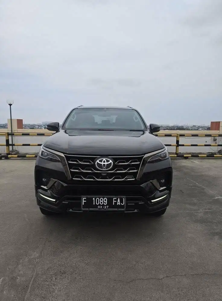 FORTUNER GR 2.8 Tahun 2022 HITAM