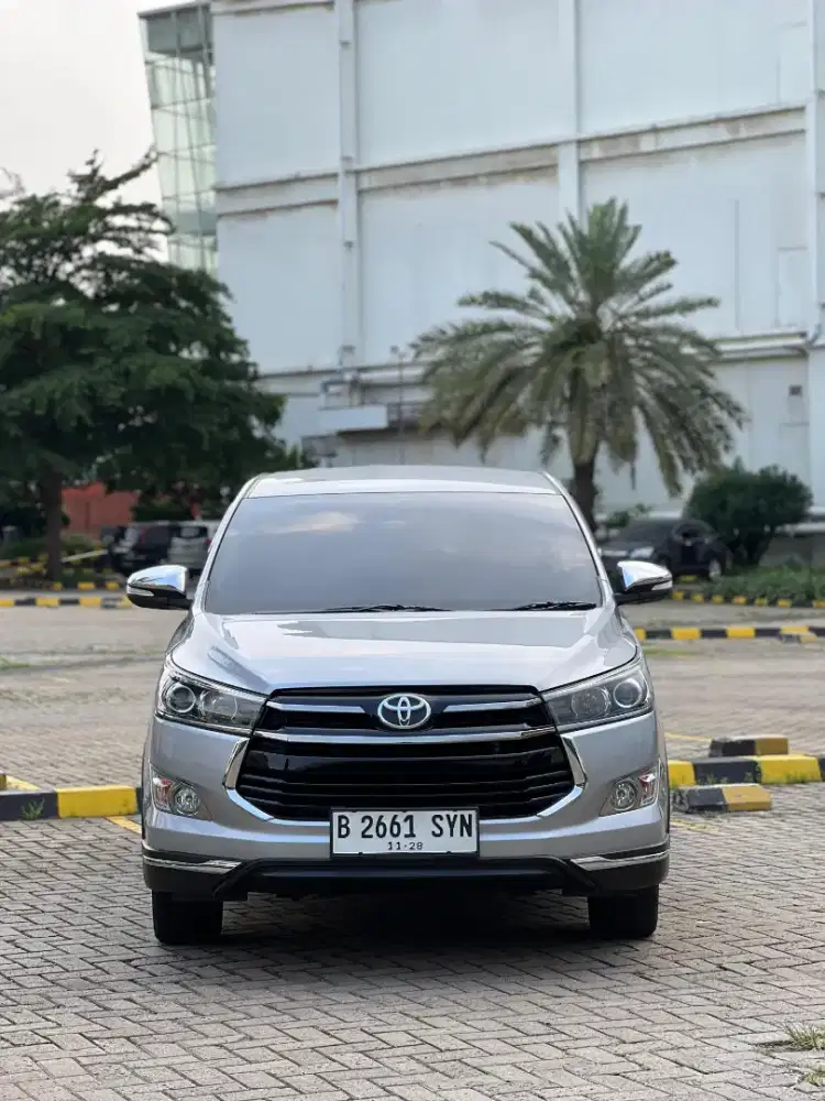 Toyota Innova Venturer 2.0 Matic 2018 Silver