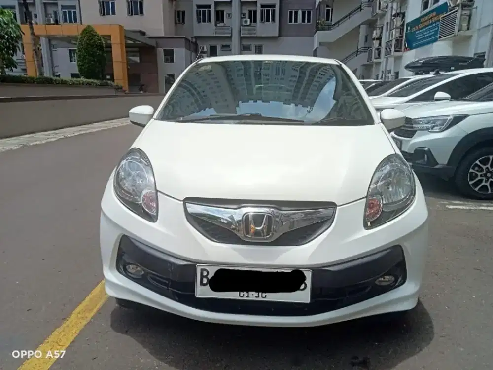 Honda Brio E 2014 a/t putih metalik low KM