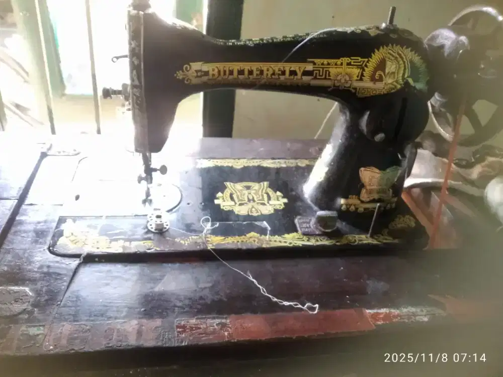 Mesin jahit butterfly