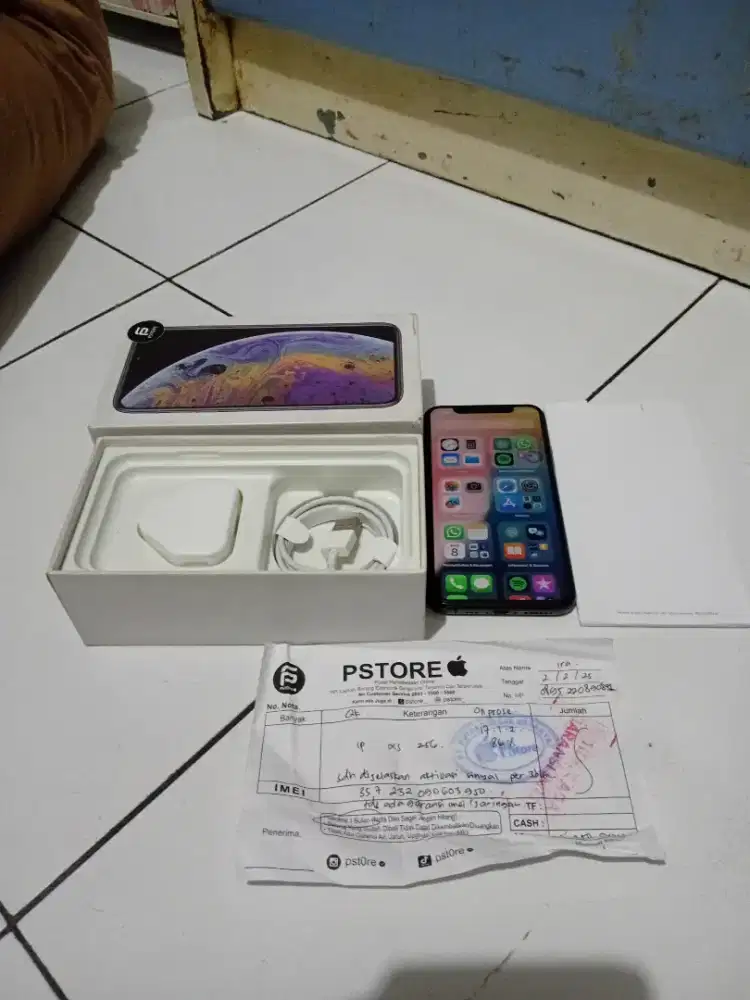 IPHONE XS 256 Lengkap ada dusnya dan lain-lain