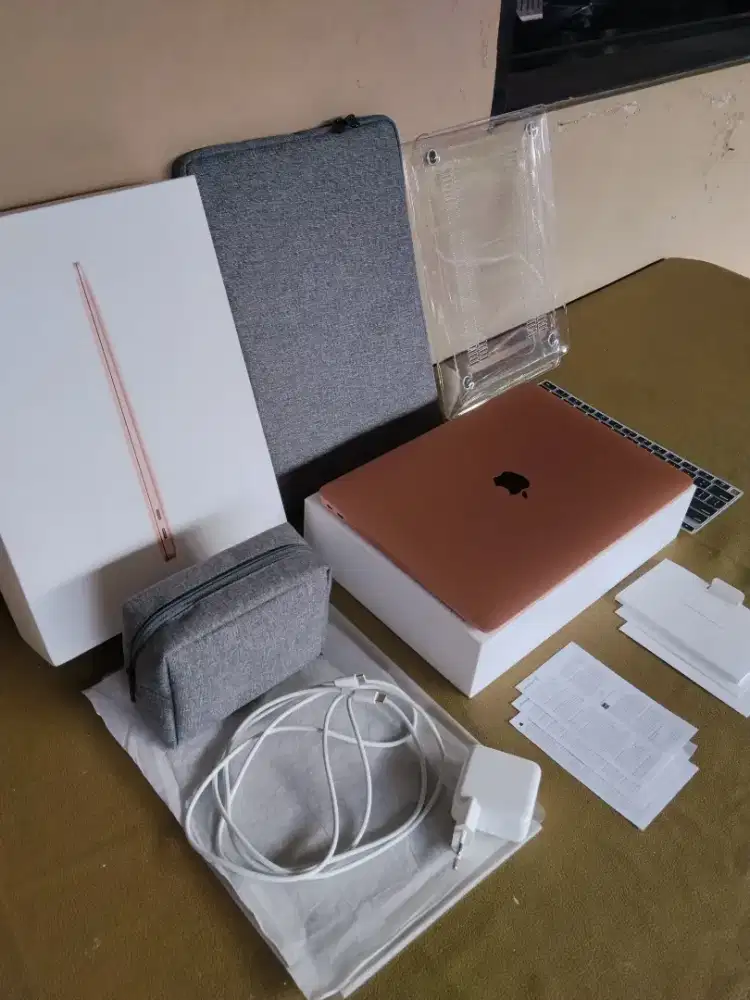 MacBook Air M1 8/256 Fullset BH 98% Warna Rose Gold