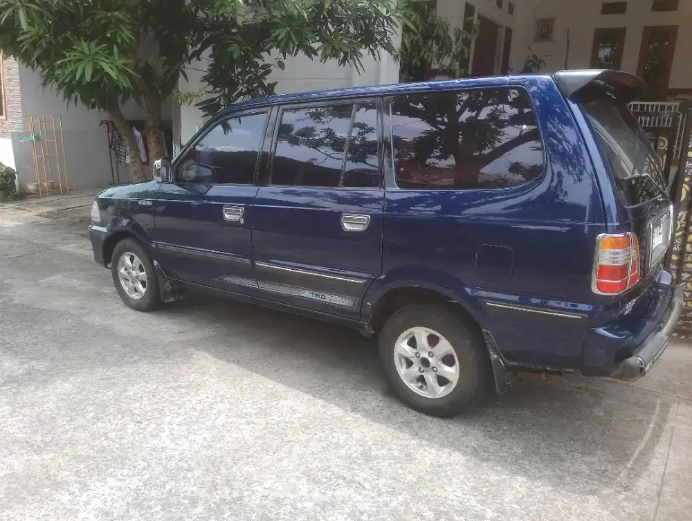 Kijang lgx 1,8 Efi