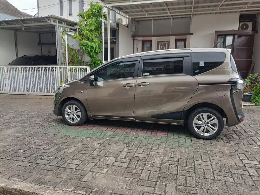 Toyota Sienta G 2017 manual 1.5