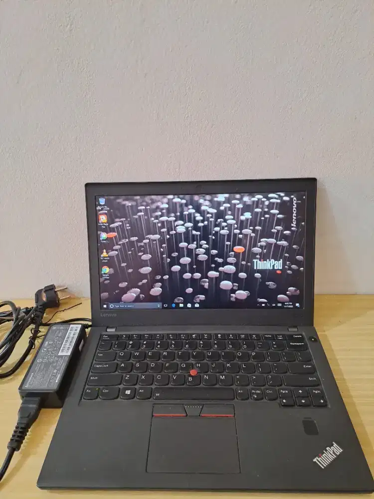 Lenovo Thinkpad X270 Touchscreen core i5 7300u ram 4 ssd 256