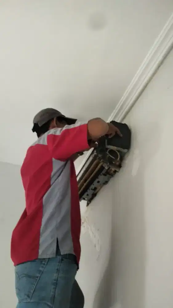 PEMBERSIHAN AC RUTIN, CUCI AC, BONGKAR PASANG AC BERGARANSI