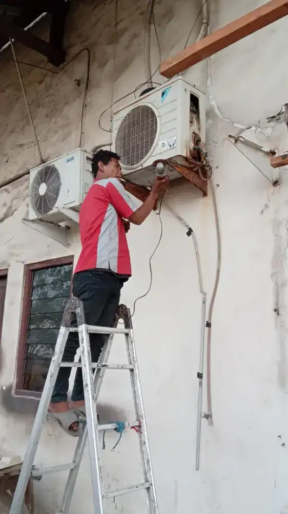 SERVICE AC, PERBAIKAN AC NETES TDK DINGIN,ISI FREON BONGKAR PASANG