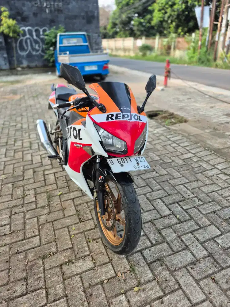 Dijual Honda CBR 150R tahun 2014 pajak hidup