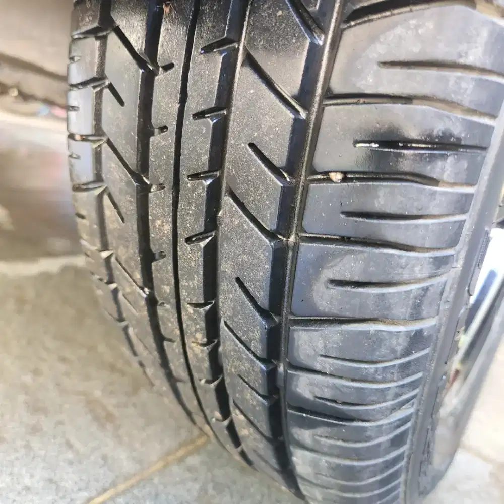 Ban Bridgestone Potenza 185/55/15 Tahun 2024 semua tebal