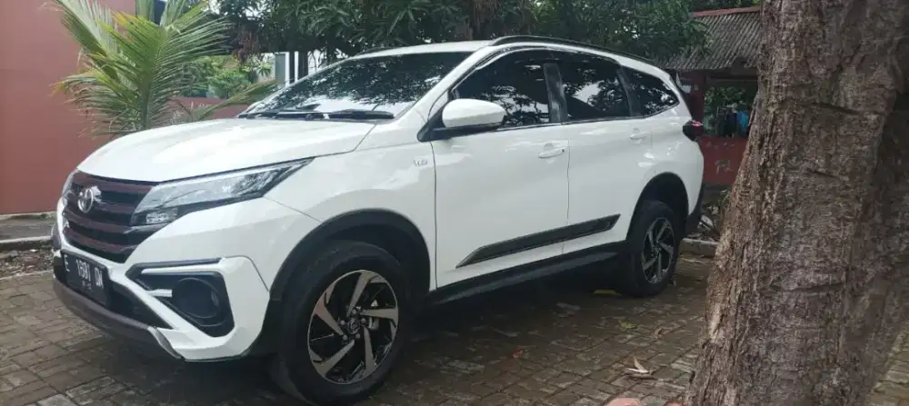 Toyota rush 2022 GR At putih