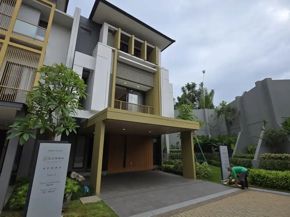 DIJUAL RUMAH 3 LANTAI DI BSD CITY DEKAT MALL SEBERANG EASTVARA