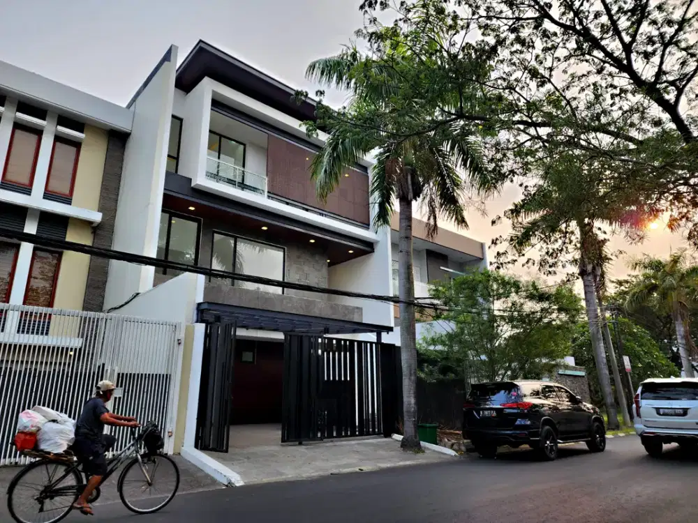 RUMAH MEWAH BRAND NEW 3 LANTAI SIAP HUNI DI CITRA 2 EXT JAKARTA BARAT