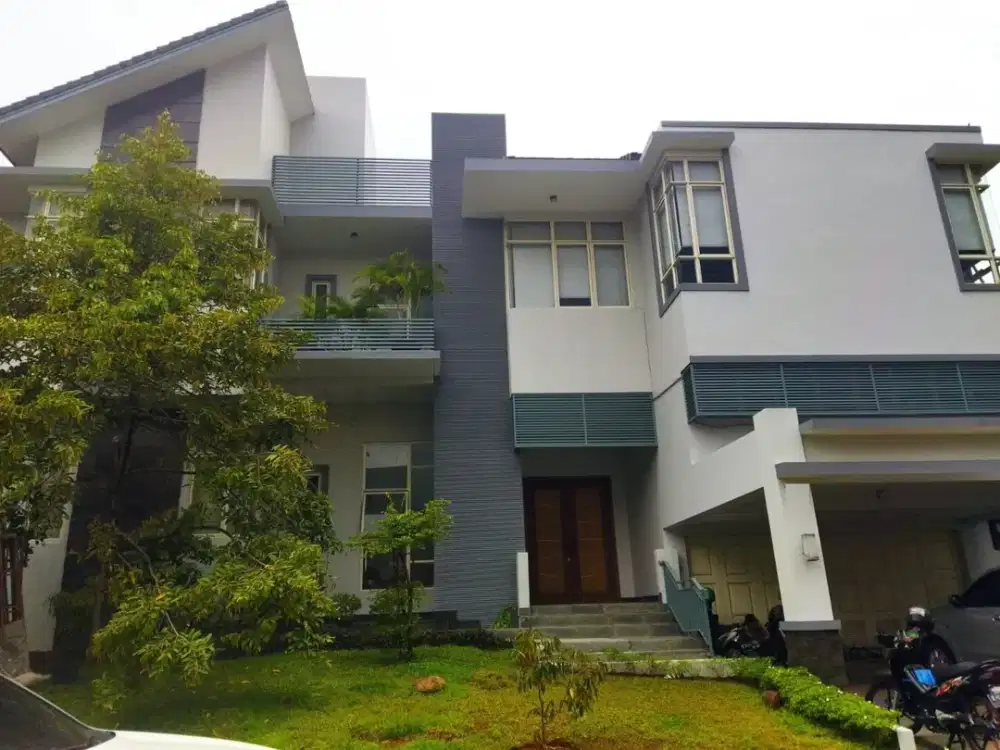 Rumah mewah Telaga Golf Danau Maninjau BSD Serpong 644m 2,5 lantai, lingkungan elite, samping danau alam