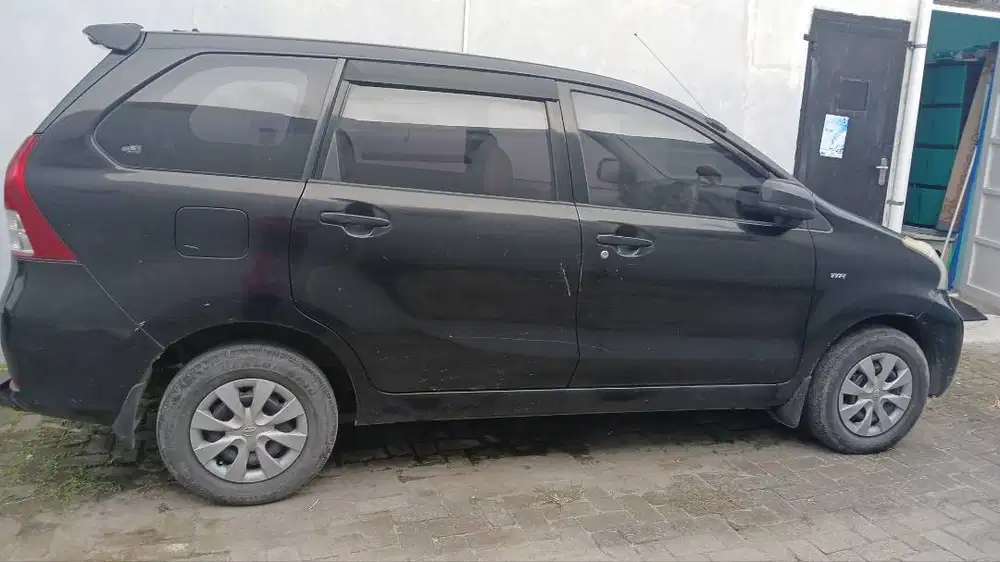 Dijual mobil avanza tipe E manual tahun 2015