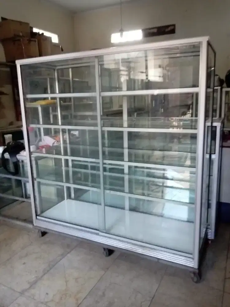 Etalase bekas UK 1.5 meter