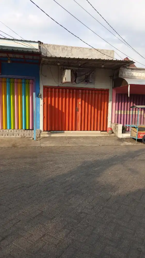 rumah usaha nol jalan strategis