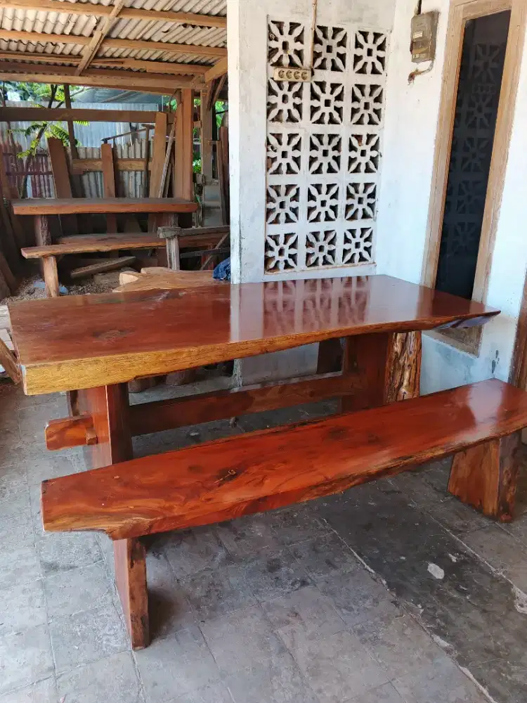 Meja makan antik teras