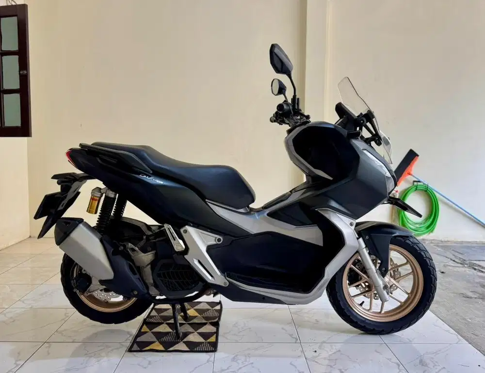 Honda ADV 150 CBS ISS MULUSSS Pajak Hidup Panjang
