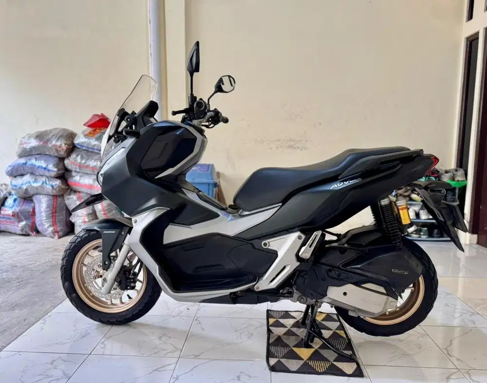 Honda ADV 150 CBS ISS MULUSSS Pajak Hidup Panjang