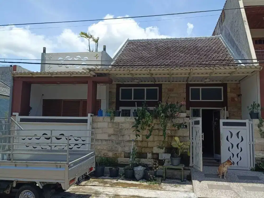 Dijual Rugi Rumah Terawat Di Poros Jalan Cucak Rawun Sawojajar Malang