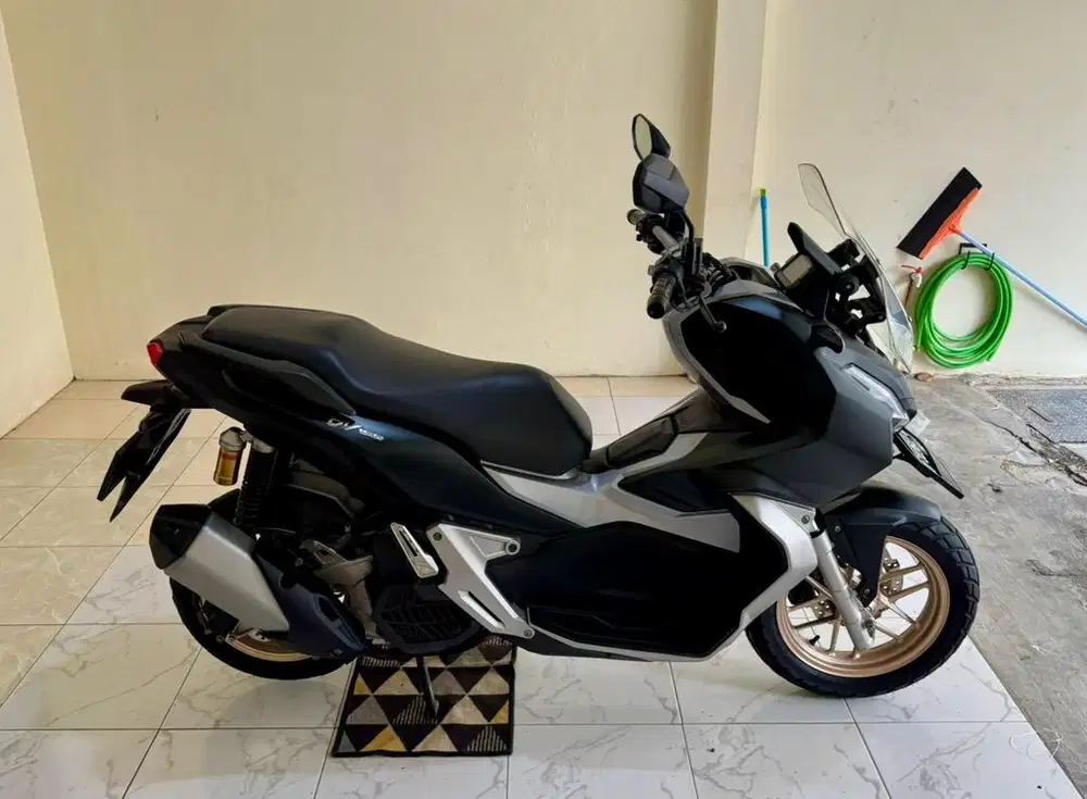 Honda ADV 150 CBS ISS MULUSSS Pajak Hidup Panjang