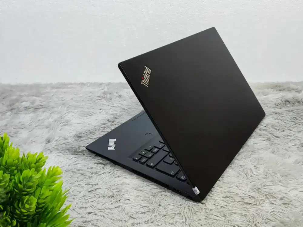 LAPTOP LENOVO THINKPAD T490S”