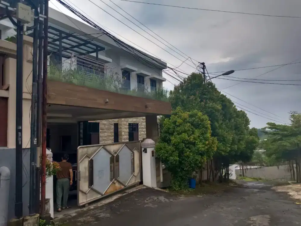 Rumah bukitsari ada kolam renang dekat tol dan kampus kota semarang