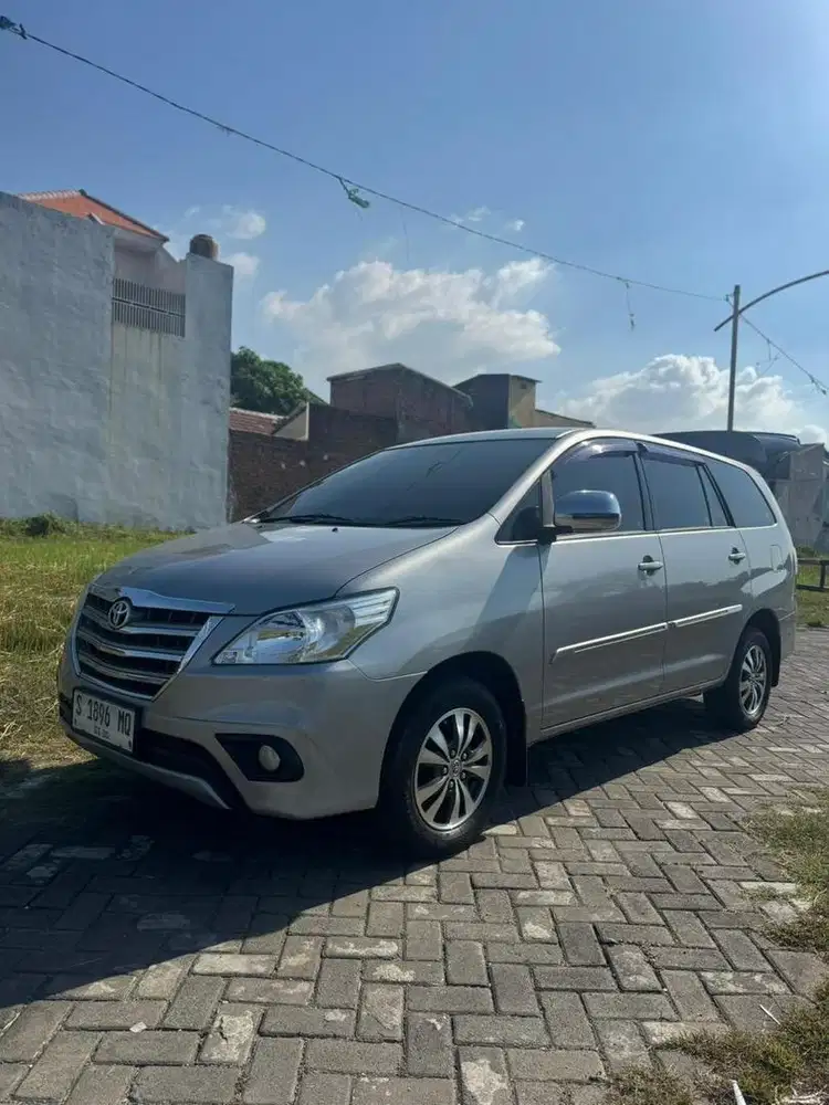 Toyota INNOVA silver metalic