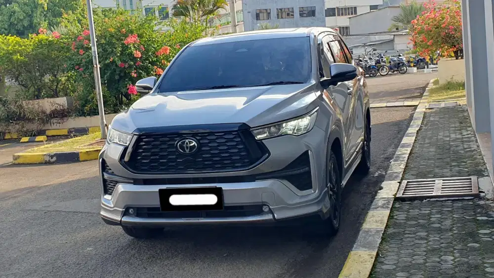 Toyota innova zenix q hybrid modelista 2023 silver