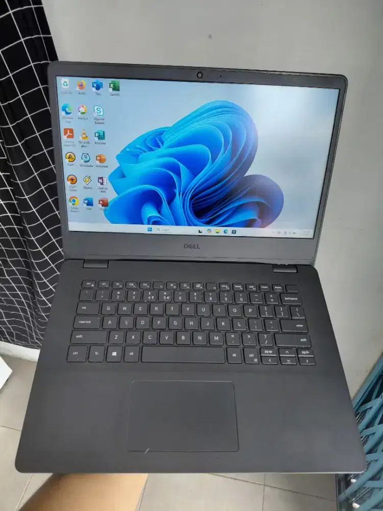 Dell i7 Gen11 Intel Irish Nvidia 8/256 fhd ips