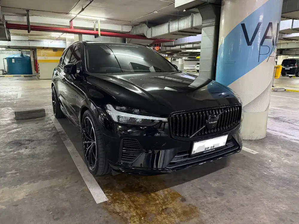 VOLVO XC60 T8 PLUG-IN HYBRID - 2023 - LIKE NEW, 450 HP - CEPAT & HEMAT