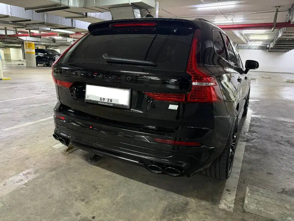 VOLVO XC60 T8 PLUG-IN HYBRID - 2023 - LIKE NEW, 450 HP - CEPAT & HEMAT