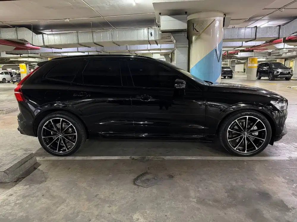 VOLVO XC60 T8 PLUG-IN HYBRID - 2023 - LIKE NEW, 450 HP - CEPAT & HEMAT