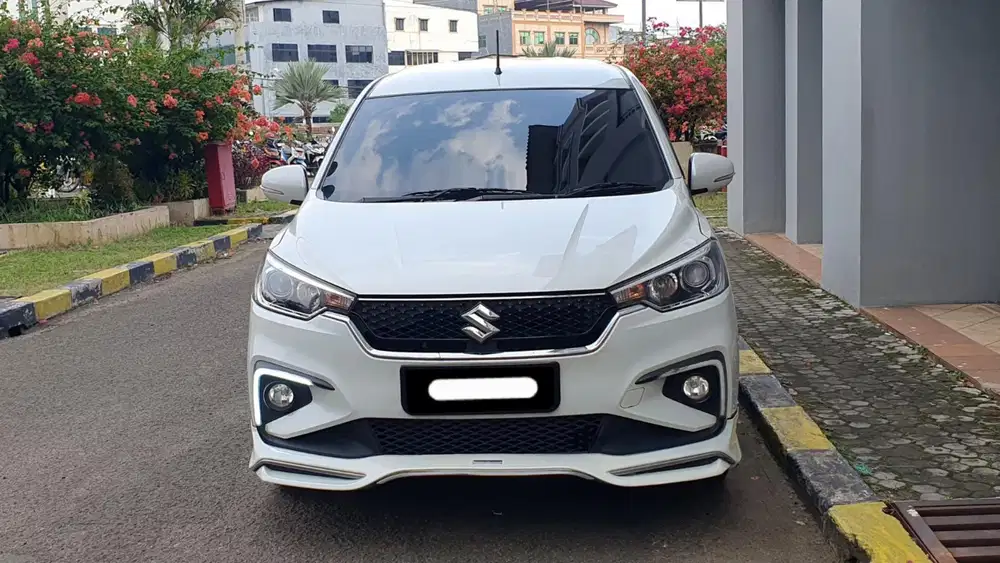 Suzuki ertiga hybrid ss matic 2023 putih